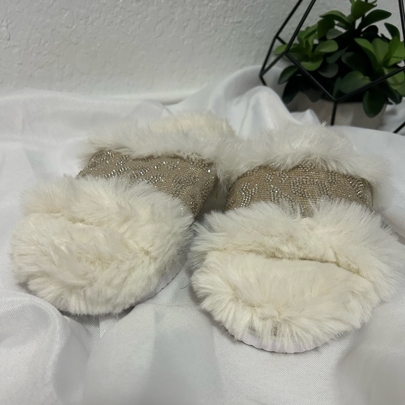 GIANNI BINI bling furry house slippers size 6M - Picture 1 of 10